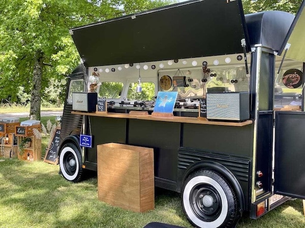 Bar à Vinyles dj truck animation originale vin d'honneur